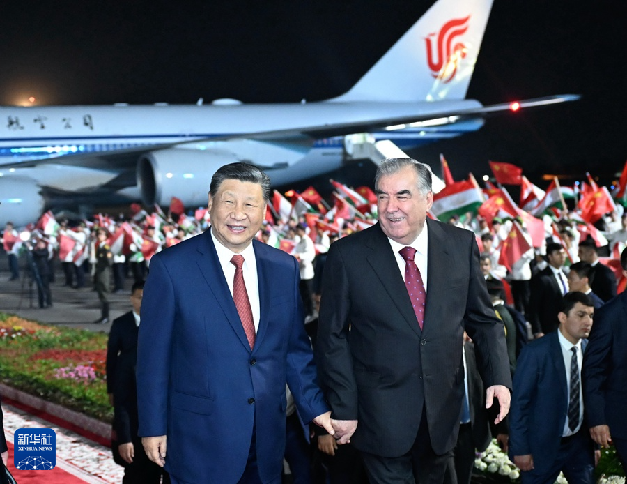 習(xi) 近平抵達杜尚別開始對塔吉克斯坦進行國事訪問