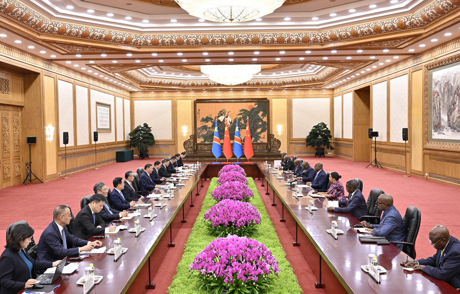 9月2日上午，國家主席習(xi) 近平在北京人民大會(hui) 堂會(hui) 見來華出席中非合作論壇北京峰會(hui) 的剛果（金）總統齊塞克迪。