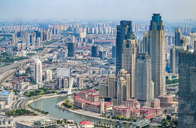 這是2023年6月16日從(cong) 直升機上拍攝的天津中心城區城市景觀。