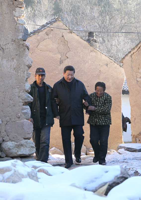 2012年12月30日，習(xi) 近平到河北阜平看望慰問困難群眾(zhong) 。
