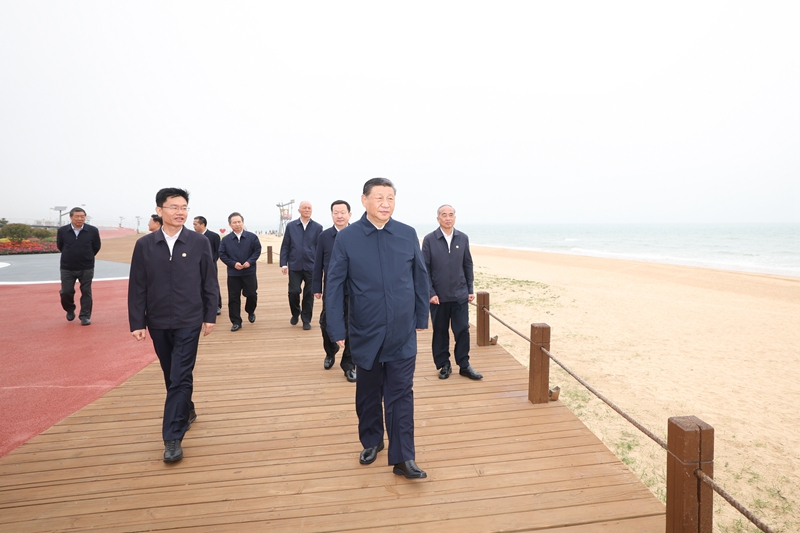 2024年5月22日，習(xi) 近平總書(shu) 記在山東(dong) 日照陽光海岸綠道考察。