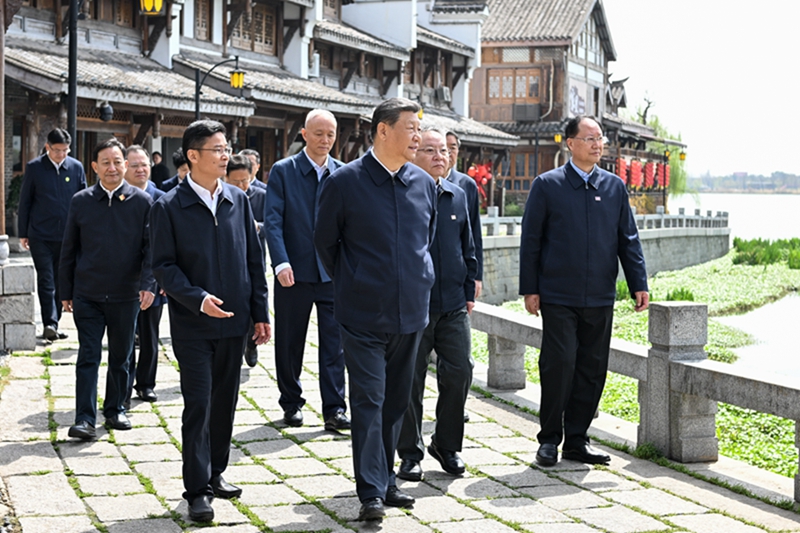 2024年3月19日，習(xi) 近平總書(shu) 記在湖南常德河街考察。