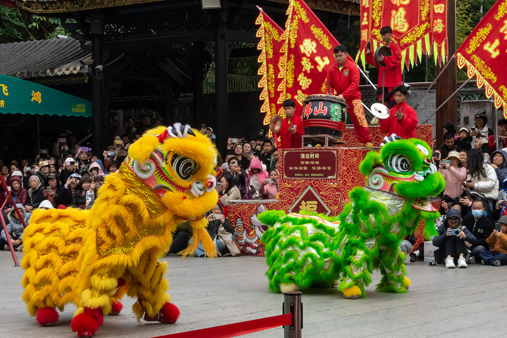 圖為(wei) 廣東(dong) 省佛山市祖廟的醒獅表演。