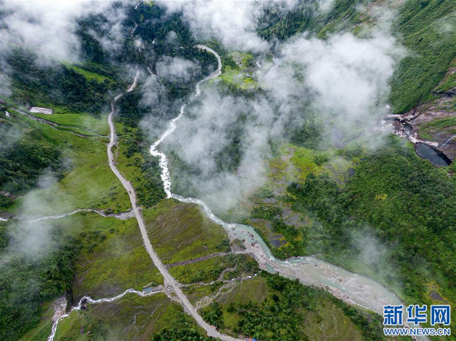 （新華視界）（4）鳥瞰派墨農(nong) 村公路
