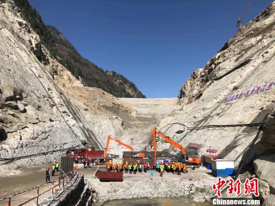 世界第一高壩雙江口水電站首倉混凝土澆築