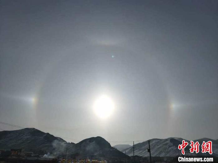 青海上空出現三個(ge) 太陽奇觀氣象專(zhuan) 家稱為(wei) 為(wei) 幻日
