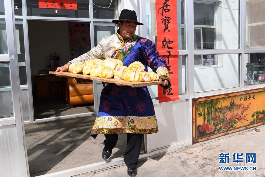（脫貧攻堅）（3）從(cong) 貧困戶到致富能人——藏族村民宋天柱“變身”記