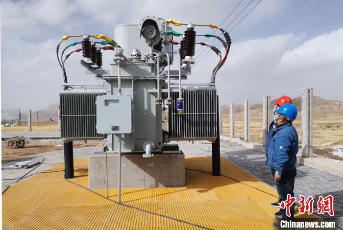 柴達木盆地今年首個(ge) “三區兩(liang) 州”電網建設項目竣工投產(chan) 