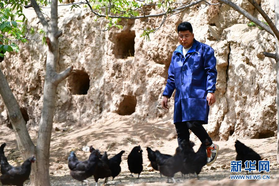 （脫貧攻堅·圖片故事）（5）“90後新農(nong) 人”的返鄉(xiang) 致富路