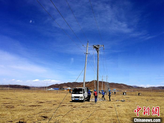 青海農(nong) 網改造讓草原牧民用上清潔電采暖