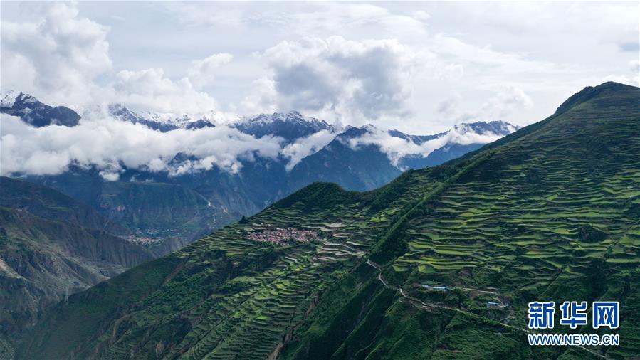 （美麗(li) 中國）（2）甘肅舟曲：雲(yun) 霧飄渺 岷山如畫