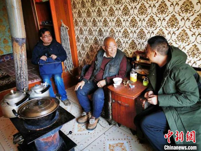 80後“第一書(shu) 記”青春灑高原點燃扶貧路上一把火