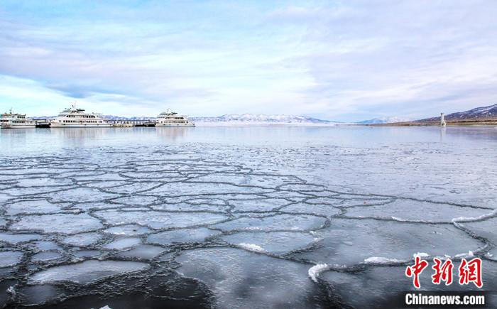 中國內陸最大鹹水湖進入封凍期前期氣溫高致封凍期推遲