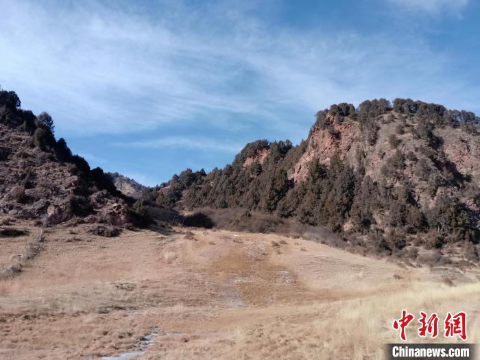 圖為(wei) 坎布拉外圍地區的古火山口。孫揚益 供圖 孫揚益 供圖 攝