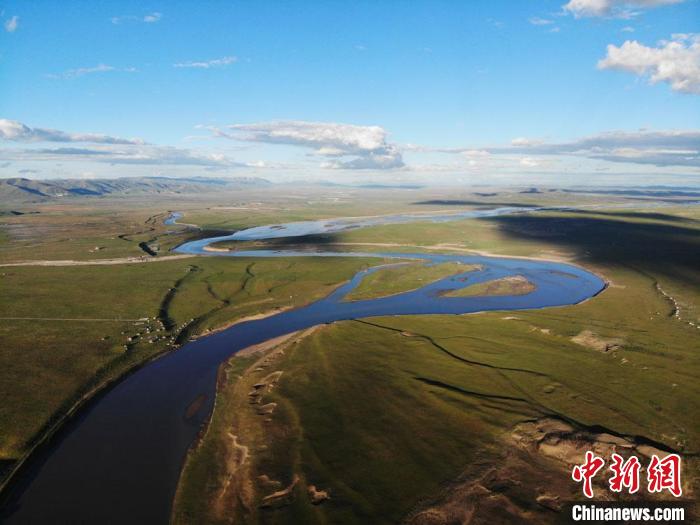 甘肅甘南啟黃河沿岸沙化區植樹治沙：為(wei) “黃河首曲”再添綠