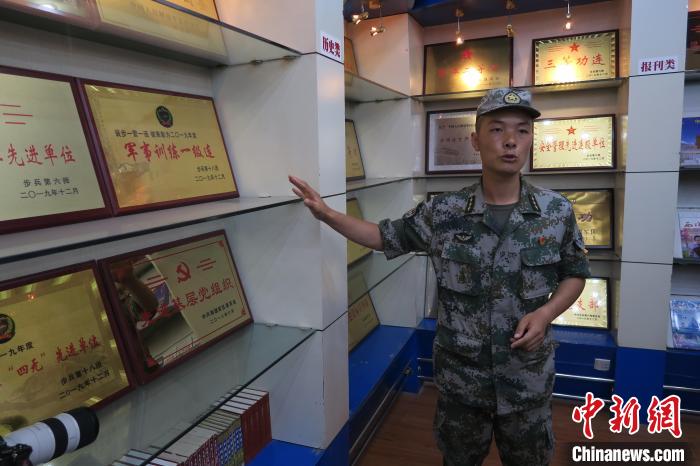圖為(wei) 南疆軍(jun) 區某合成團1連連長齊楠。　楊程晨 攝