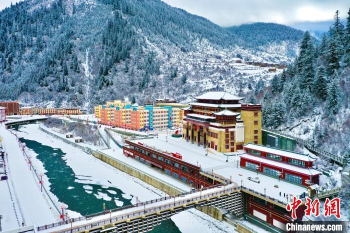壤塘的雪後美景。　壤塘縣融媒體(ti) 中心供圖
