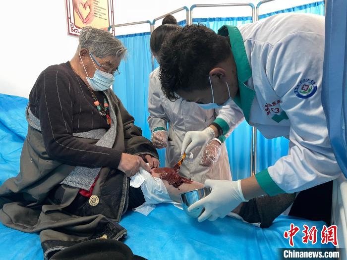 青海玉樹：“醫養(yang) 結合”敬老院讓老人有“醫靠”
