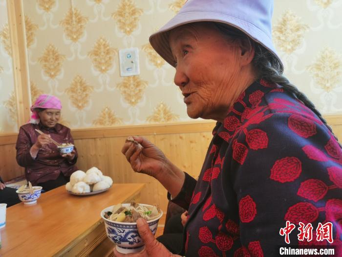 （人民幸福生活）從(cong) “天方夜譚”到“幸福互助院”：青海高原藏鄉(xiang) 的發展“進行時”