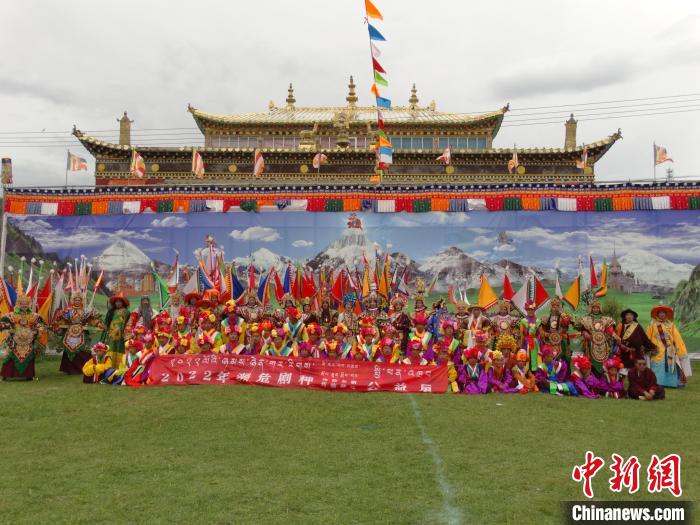 圖為(wei) 全體(ti) 演員合影。　班瑪縣文體(ti) 旅遊廣電局 供圖
