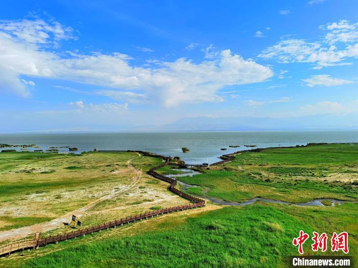 圖為(wei) 航拍都蘭(lan) 湖國家濕地公園。　祁增蓓 攝