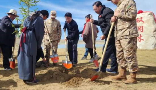 保護黃河幹支流域生態，軍(jun) 地共建“雙擁林”防護帶。四川省退役軍(jun) 人事務廳供圖