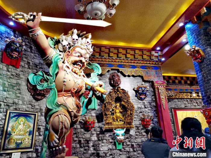 青海“金色穀地”熱貢：唐卡、泥塑璀璨奪目