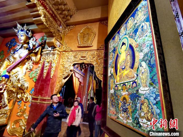 圖為(wei) 仁俊畫院內(nei) 的唐卡。　張添福 攝