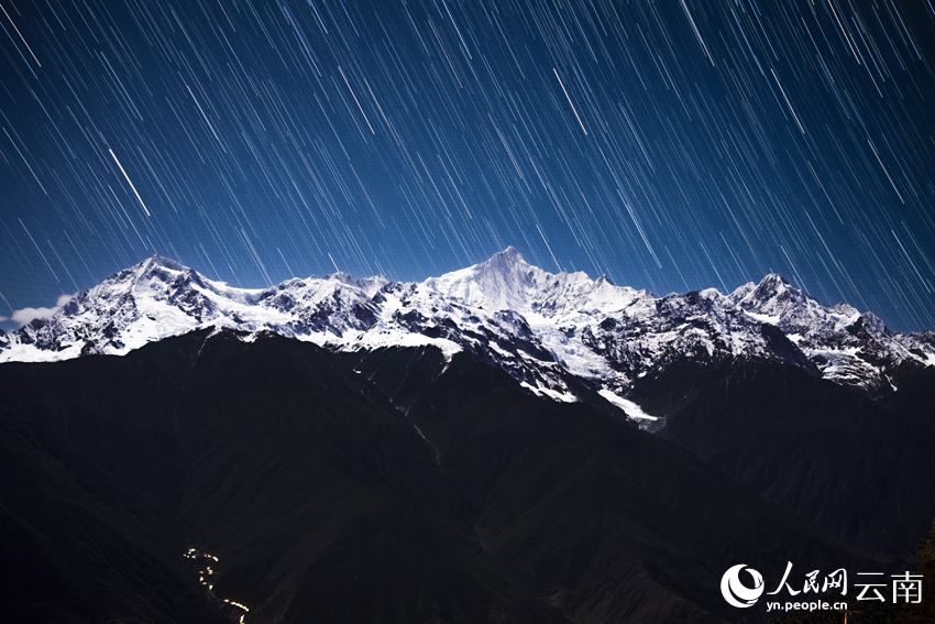 梅裏雪山“星河流淌”奇觀。趙一舟攝