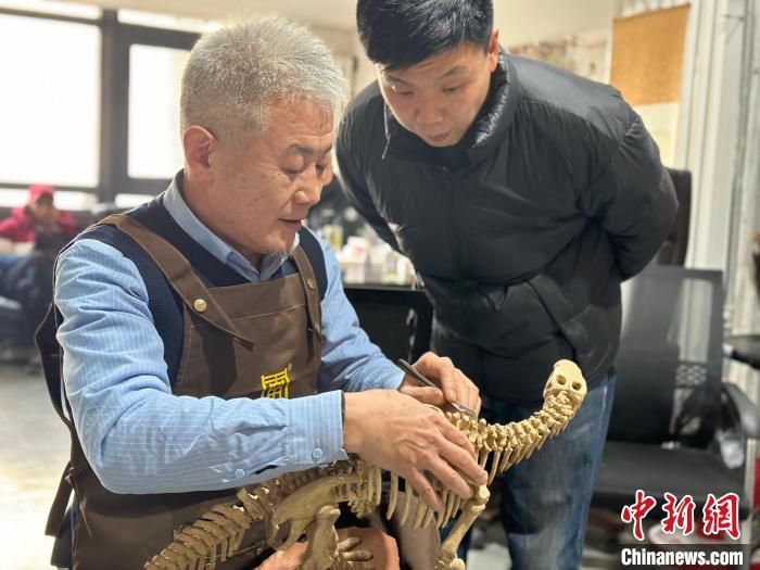 非遺工藝美術大師講授傳(chuan) 統技藝