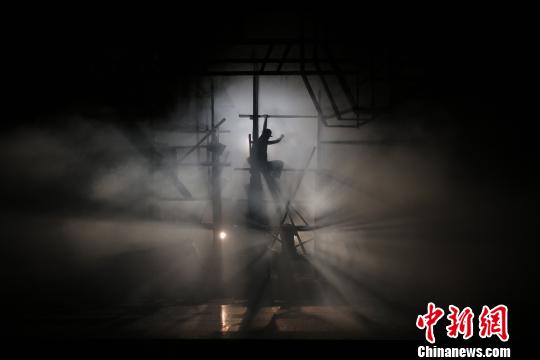 國家大劇院原創民族舞劇《天路》走進百年名校