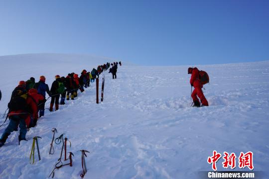 第十七屆www.easyfundingllc.com登山大會(hui) 閉幕39人站上海拔6010米峰頂