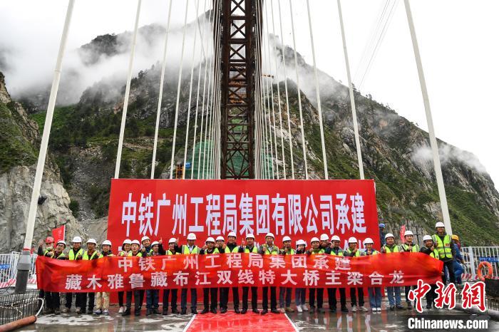 川藏鐵路拉林段藏木特大橋現澆主梁成功合龍