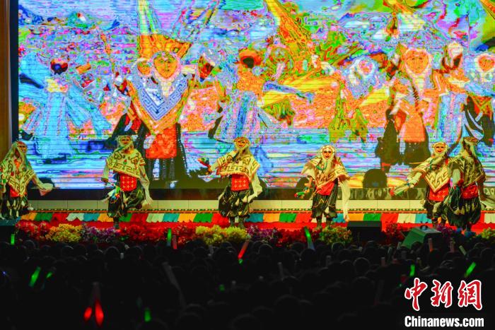 感受青春活力拉薩北京實驗中學舉(ju) 行校園文藝匯演