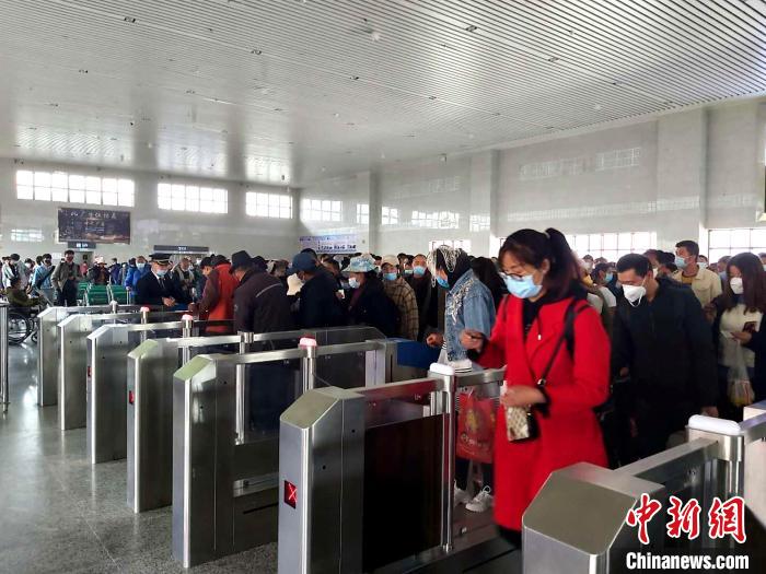 西藏“農(nong) 事新年”日喀則站迎來客流小高峰