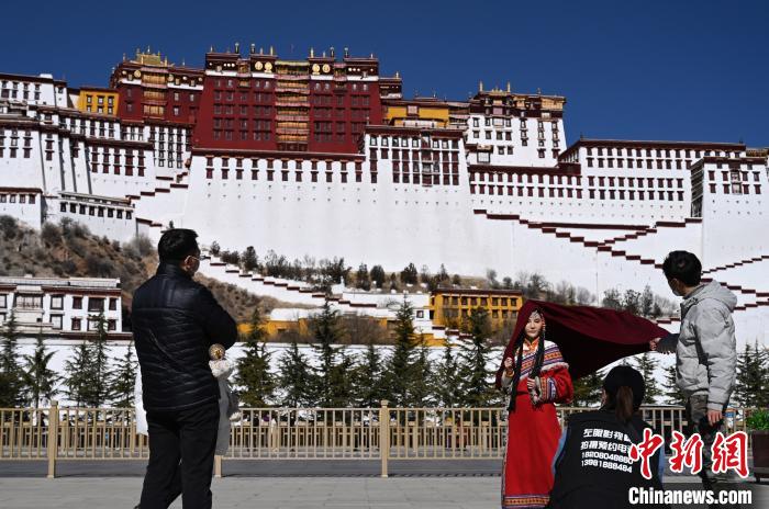 西藏擬新增20條航線打造世人向往的旅遊目的地