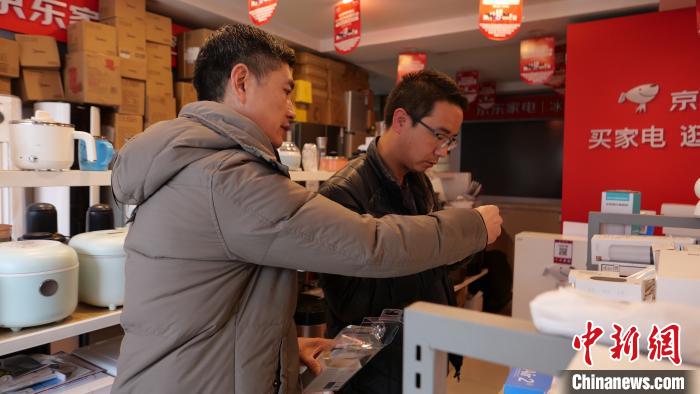 “90後”創業(ye) 者讓中國最後通公路縣迎來首個(ge) 電商實體(ti) 店