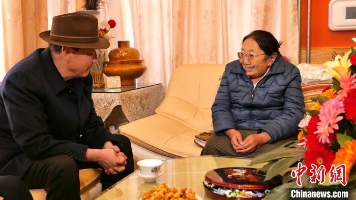 西藏自治區黨(dang) 委統戰部部長旦科一行慰問黨(dang) 外人士、愛國宗教人士及歸國藏胞