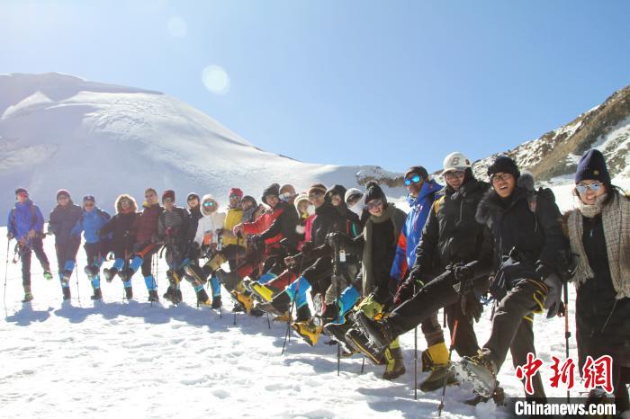 拉薩兩(liang) 處冰川景點為(wei) 旅客開放冰雪體(ti) 驗