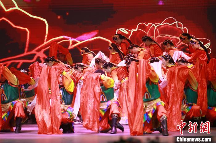 圖為(wei) 農(nong) 行西藏分行演出現場。　農(nong) 行西藏分行 供圖