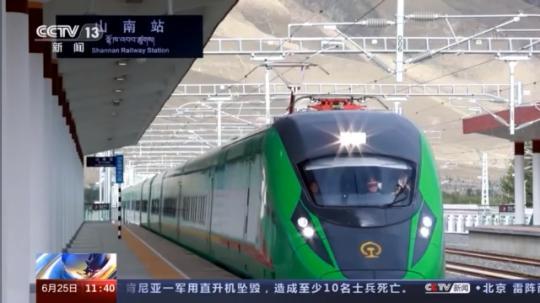 從(cong) 平原到高原 複興(xing) 號首次入藏運營 獨家揭秘複興(xing) 號如何上高原→
