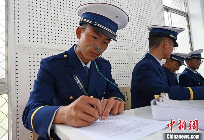 西藏大學腦科學團隊與(yu) 消防部門合作開展高原用氧研究
