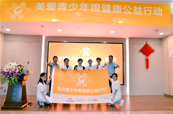 “點亮明眸”援藏斜視手術醫生楊英：穿上戰袍去戰鬥