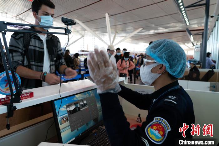 國慶假期拉薩貢嘎國際機場旅客吞吐量達12萬(wan) 人次