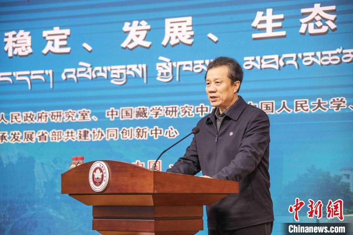 圖為(wei) 西藏民族大學黨(dang) 委書(shu) 記、副校長劉凱在開幕式上致辭。　楊忠寧 攝