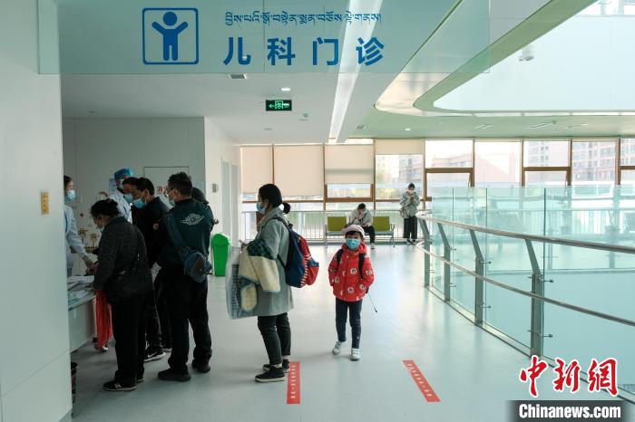 圖為(wei) 兒(er) 科義(yi) 診接診現場。　江飛波 攝