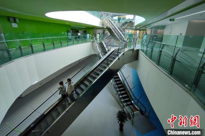 圖為(wei) 西藏自治區婦產(chan) 兒(er) 童醫院內(nei) 景。　江飛波 攝