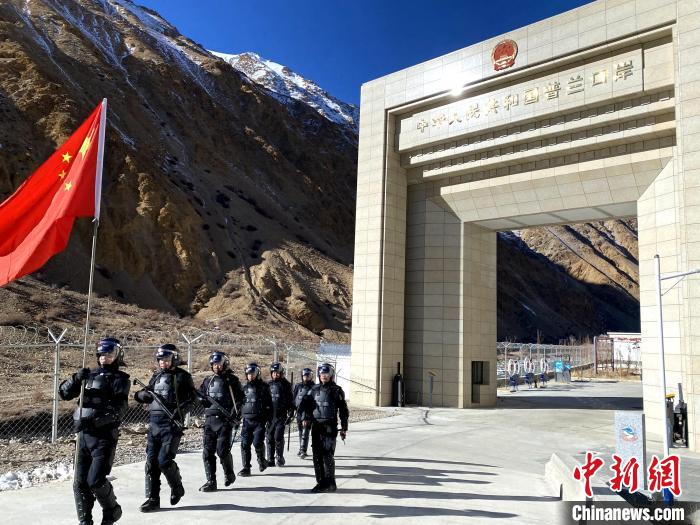 西藏阿裏邊檢民警：“萬家團圓是我們最大的心願”