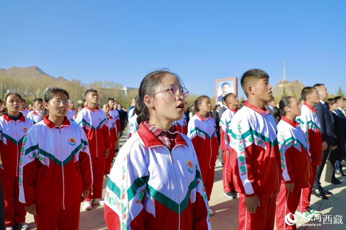 全體(ti) 奏唱國歌。人民網 次仁羅布攝