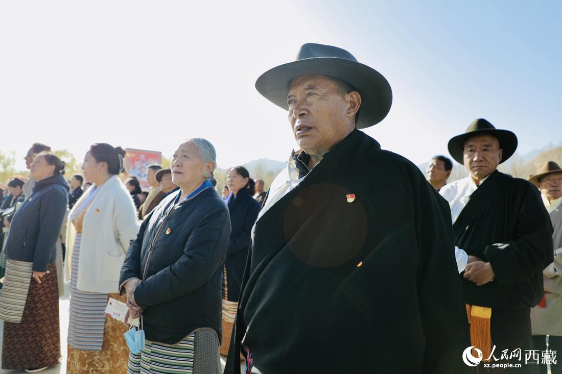 升旗儀(yi) 式現場。人民網 次仁羅布攝
